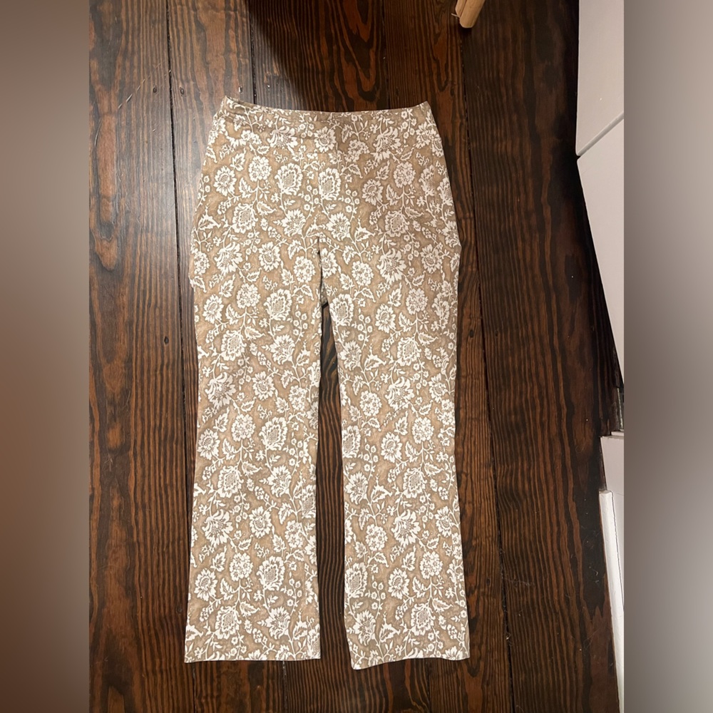 J McLaughlin Boot Leg Pull On Dress Pants Size 2 Tan White Jacobean Floral